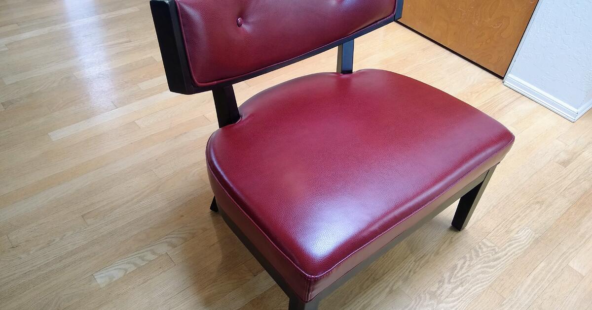 Chair Kasala Furniture Oversized Faux Leather for 15 in Mercer Island, WA Finds — Nextdoor