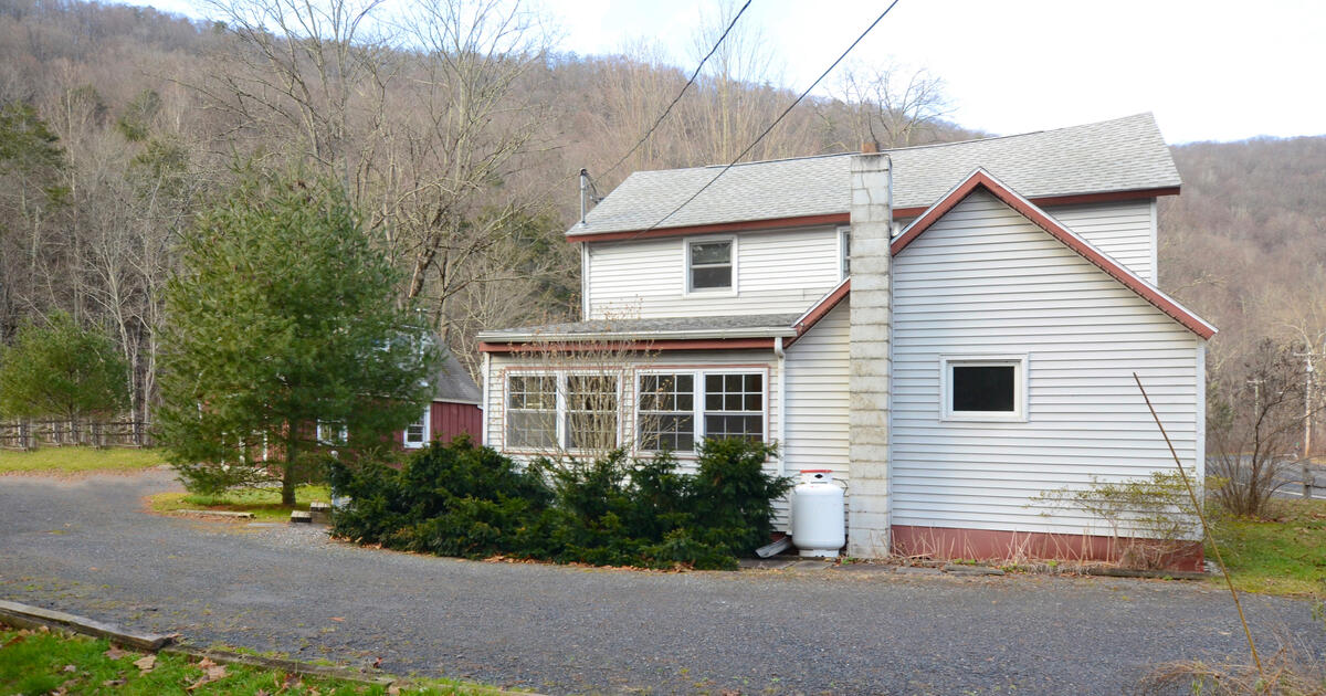 2 Br + Office, 2 Bath House for Rent in Phoenicia, WalkToTown for