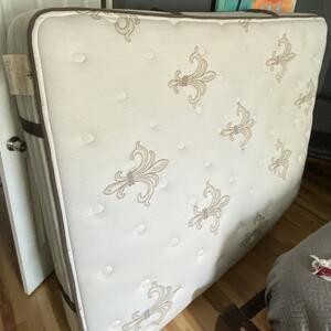 Queen Sterns and Foster Mattress