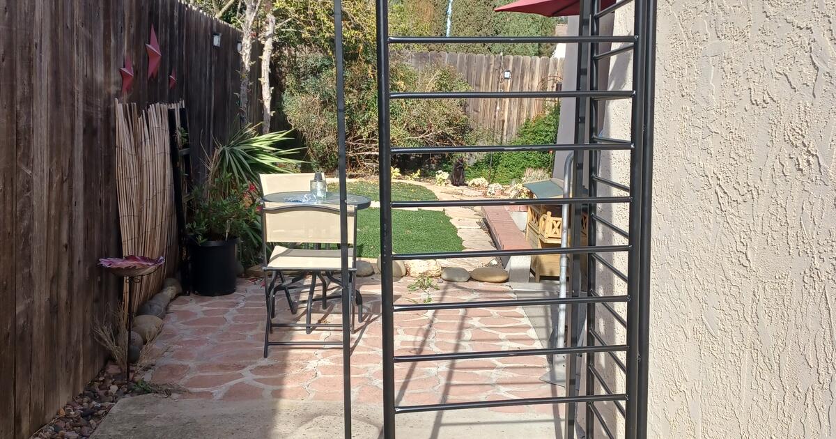 Black Metal Futon Frame for Free in Sacramento, CA Finds — Nextdoor