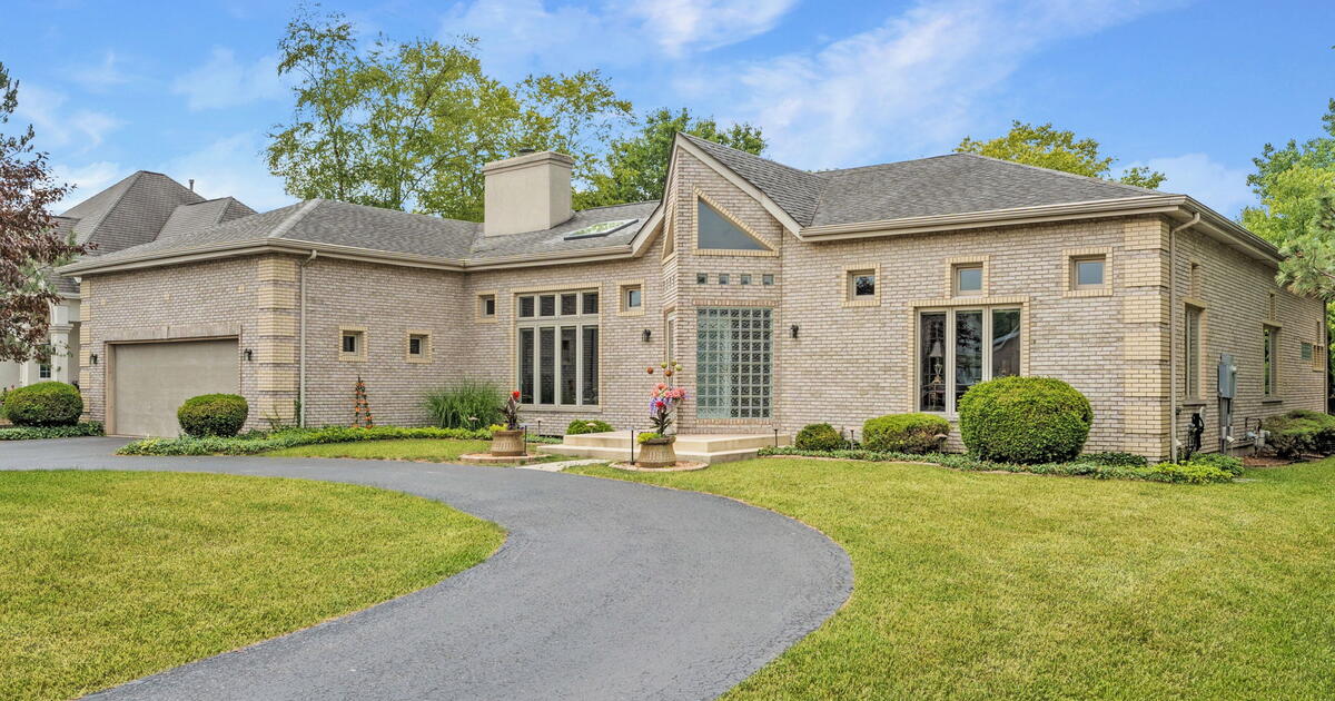 Looking to live in Briar Ridge Dyer, IN for 650000 in Schererville