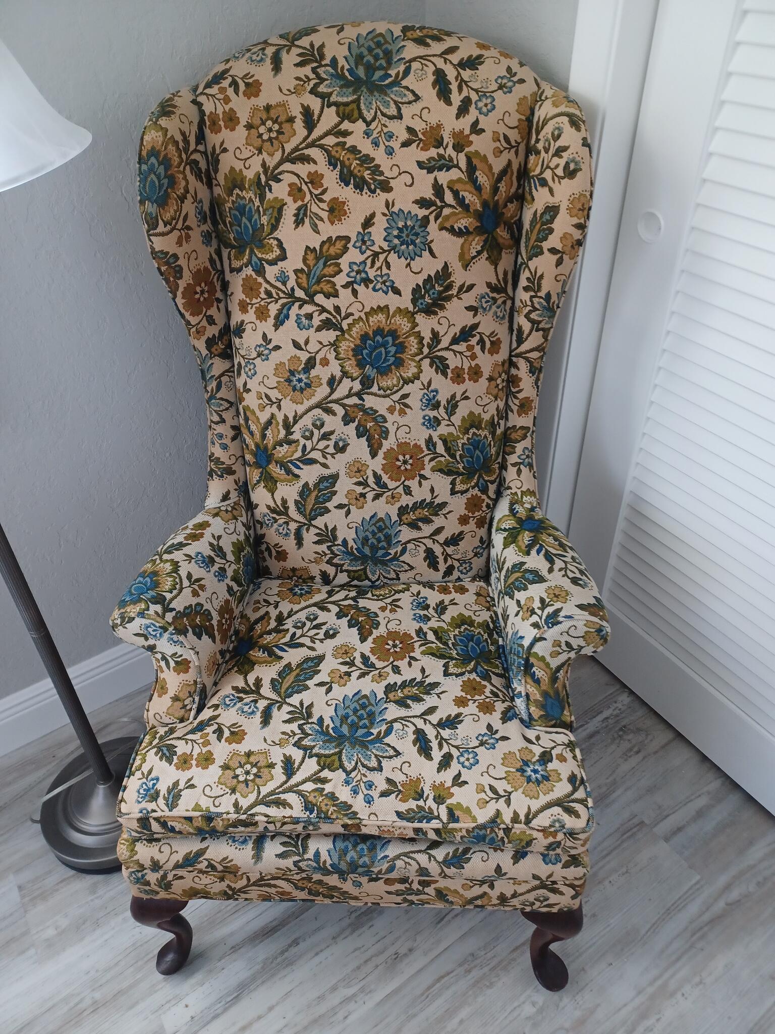 High Top Easy chair Cloth for 50 in Pinellas Park, FL For Sale
