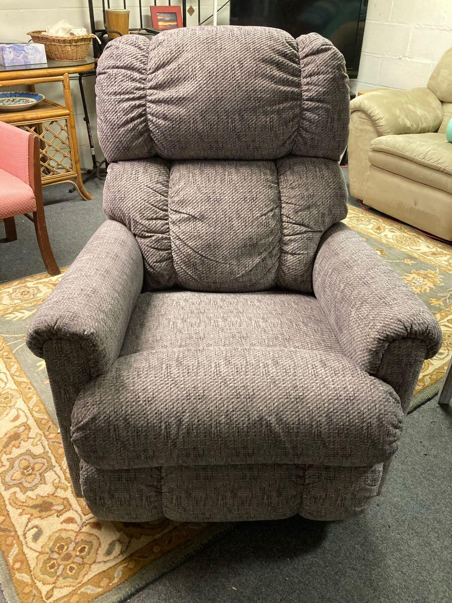 Great Lazyboy recliner rocker that swivels for super comfort and ease
