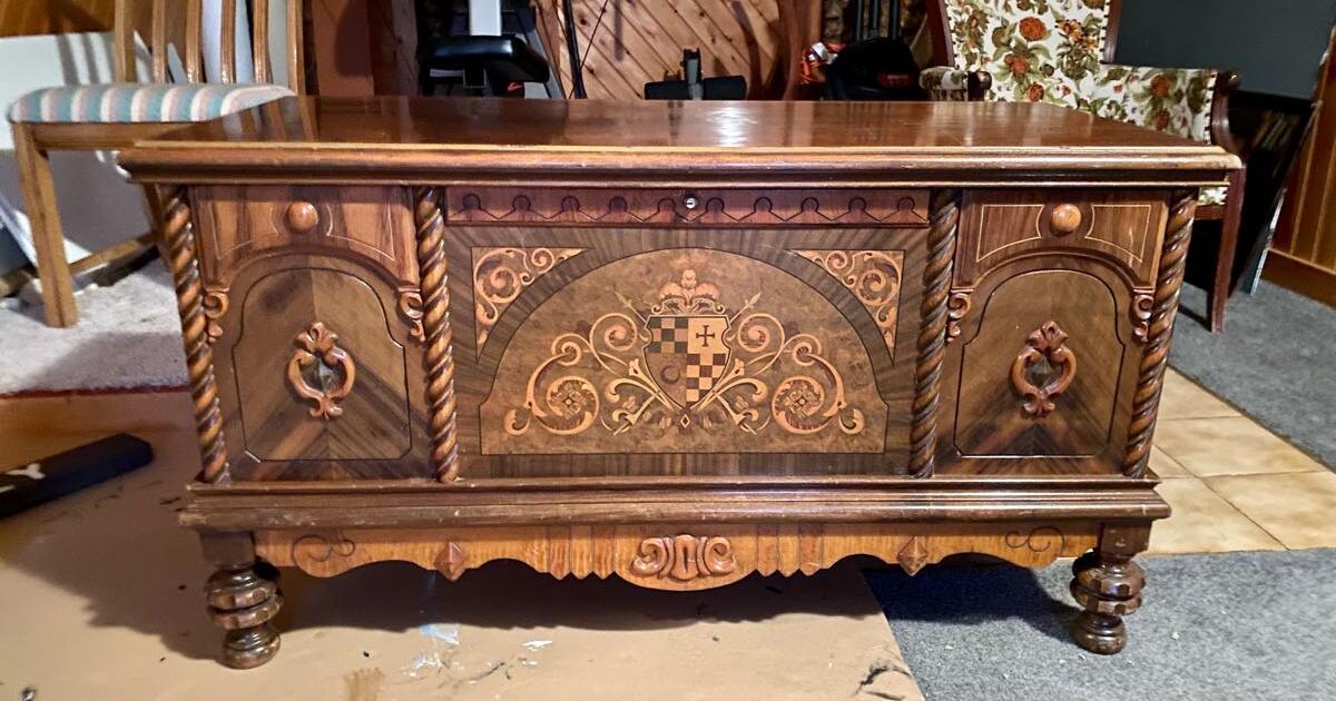 Beautiful Antique Lane Cedar Chest for 140 in Rockton, IL For Sale