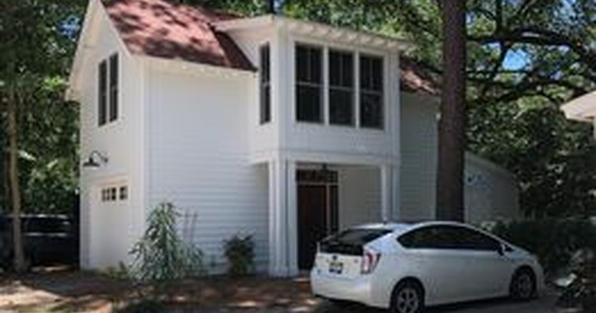 For Rent an Unfurnished Studio , May 1st ,Habersham for 1300 in