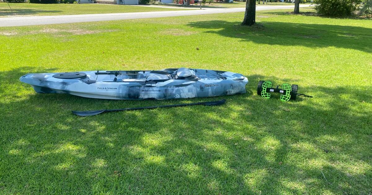Fishing kayak w/paddle and cart for 550 in Sneads Ferry, NC For Sale