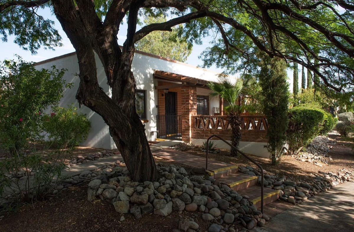 Furnished Rental in Villas West 2 bedroom w/indoor laundry for 1800 in