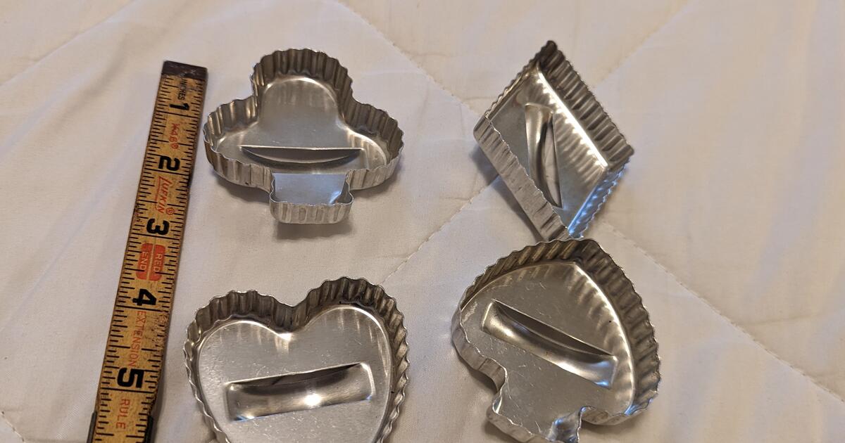 Vintage cookie cutters card suit for 5 in Lake Hopatcong, NJ For