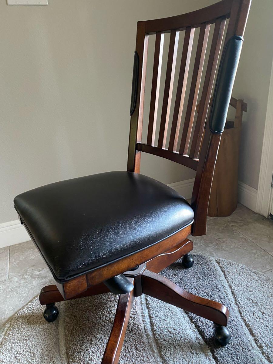 Haverty’s Martin’s Landing Office Chair for 40 in Deland, FL For