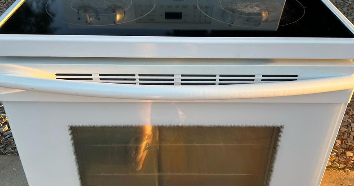 Samsung Electric Stove and Oven small chip on oven door. Doesn’t affect