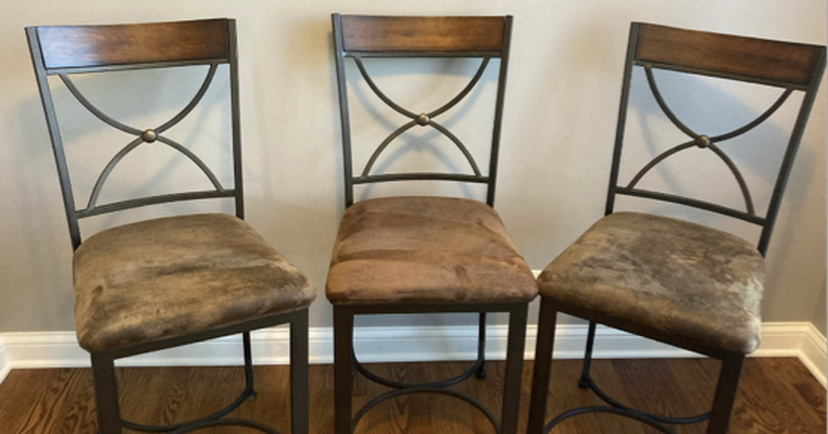 Set of 3 Counter Height Stools for 60 in Naperville, IL For Sale