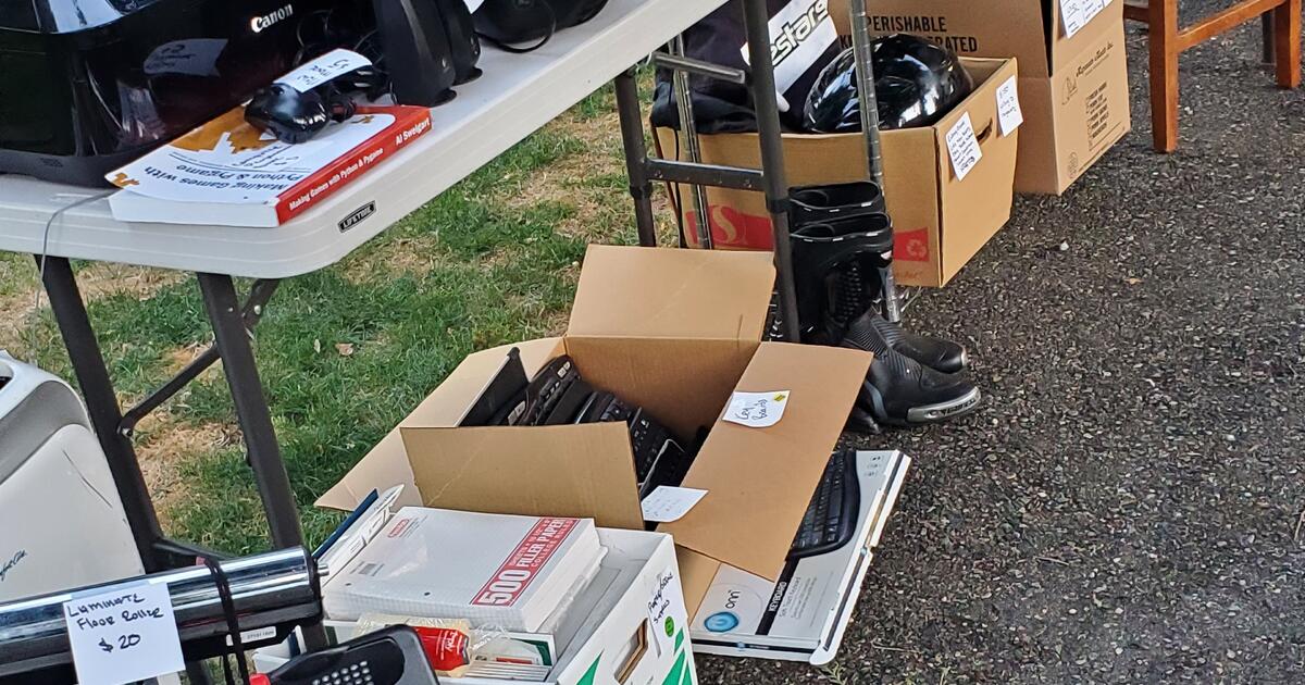 Yard sale Christmas in September with end of the year yard sale for 1 in Puyallup, WA For