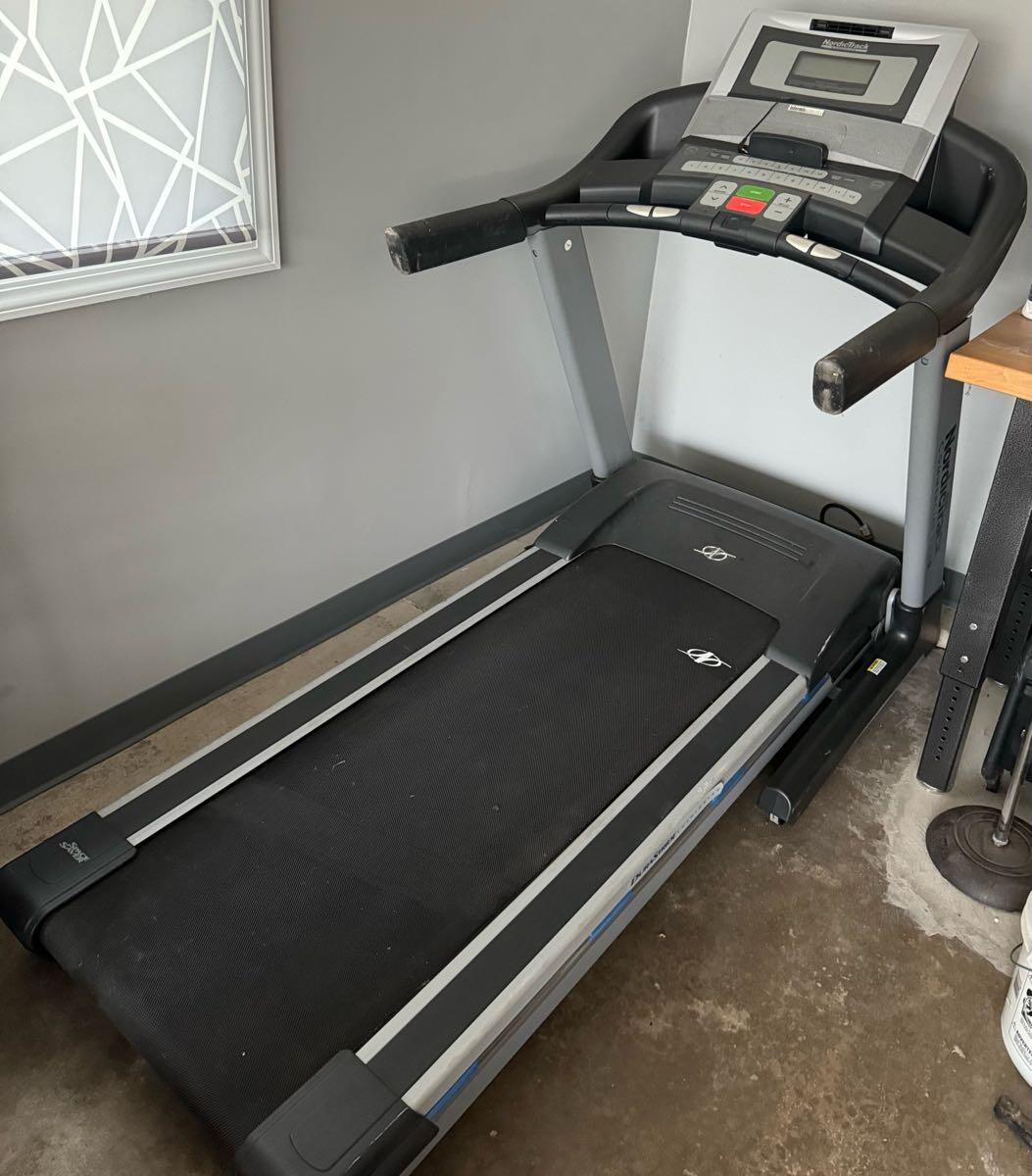 NordicTrack Commercial 1500 Treadmill for 315 in Northbrook, IL For