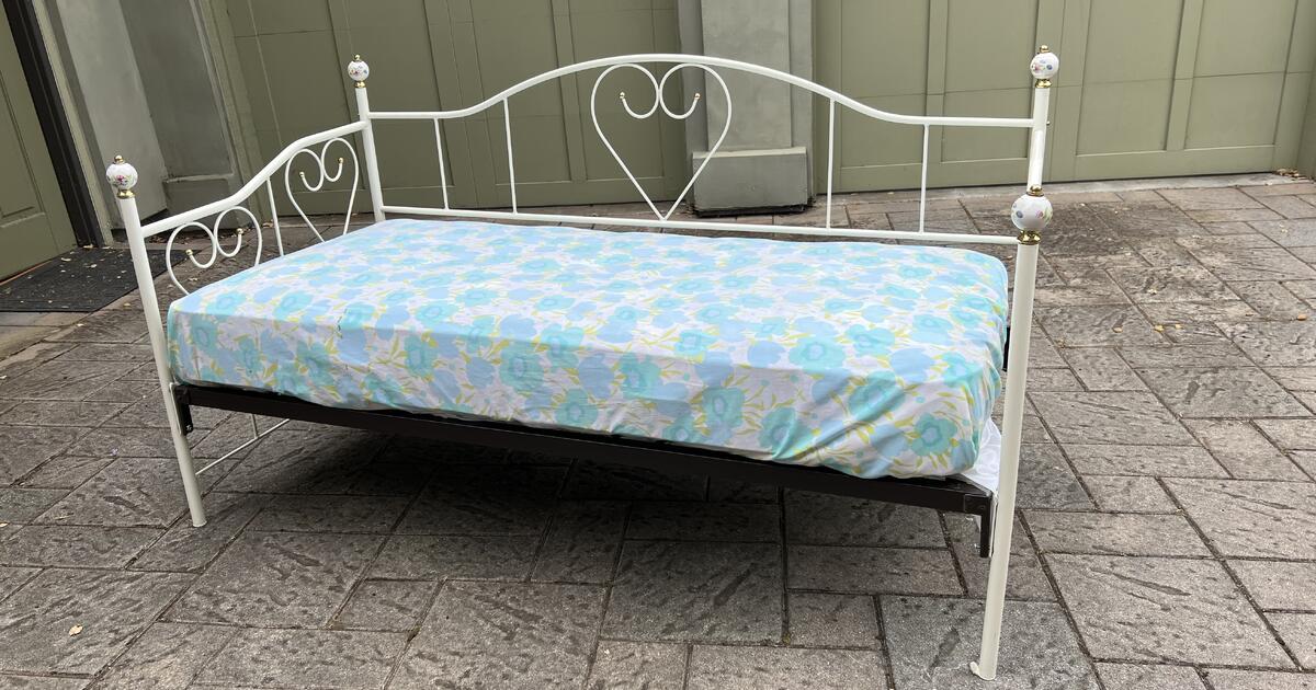 Twin metal daybed with floral porcelain finials for 90 in Pacific