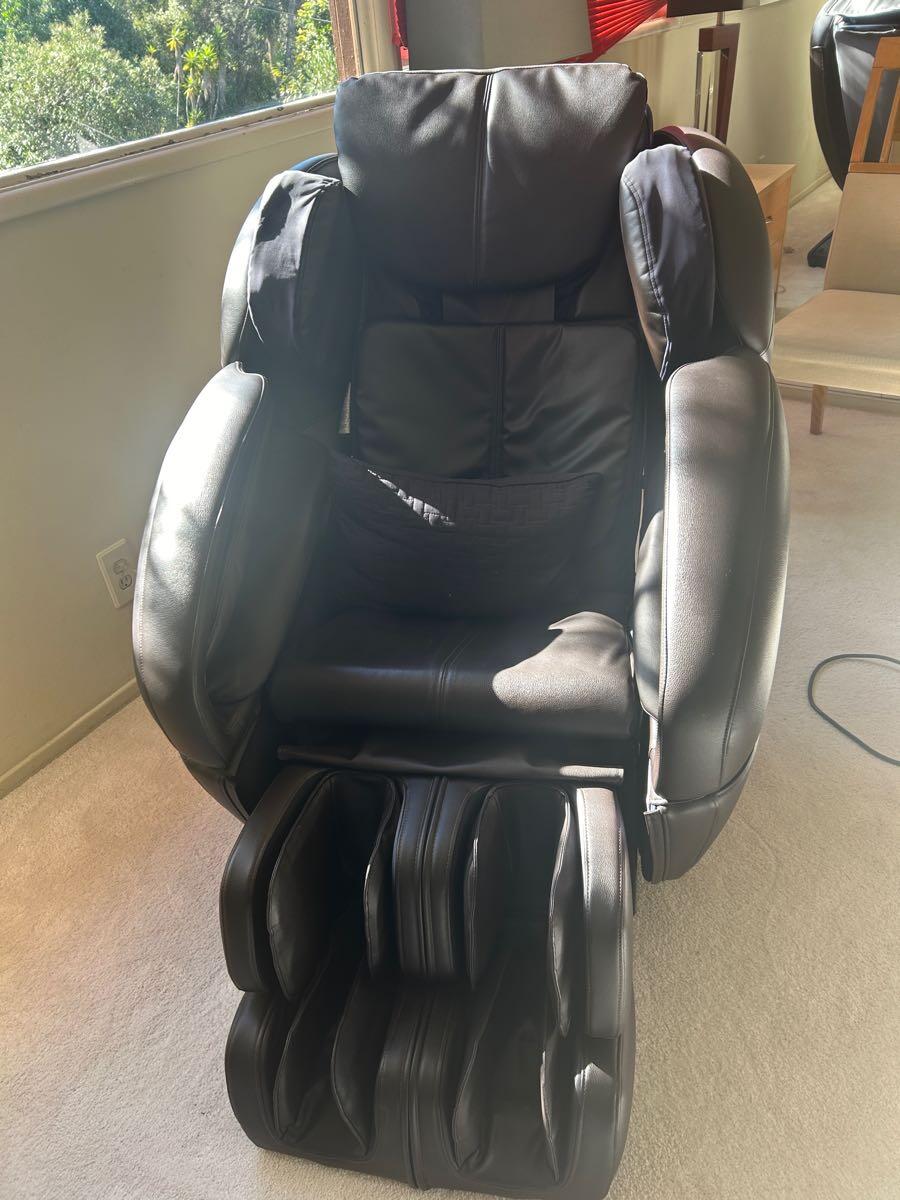 Brookstone Massage Chair For 1 500 In Santa Monica CA For Sale