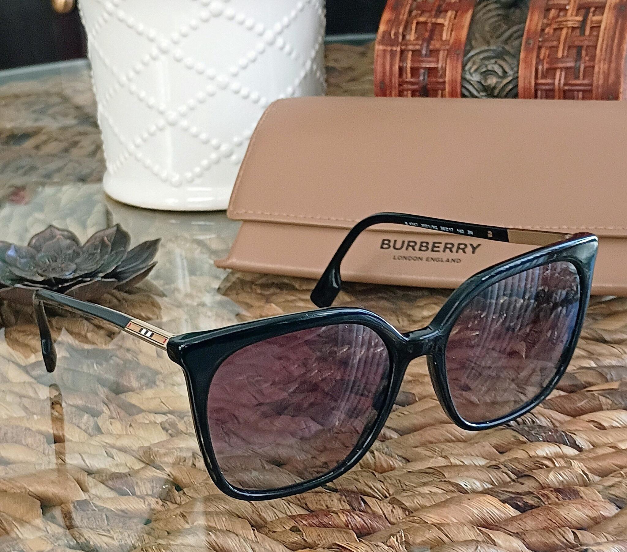 Authentic Burberry  display picture 1