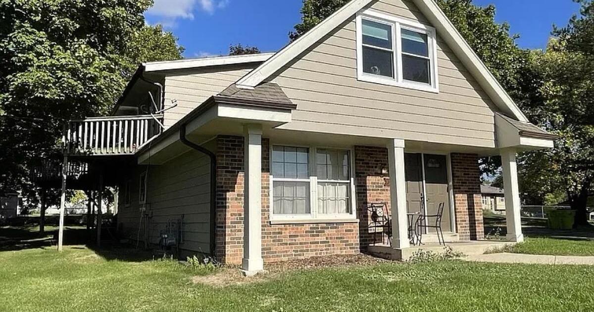 3 bedroom/1 bathroom Hartridge Duplex for 1965 in Hartland, WI For