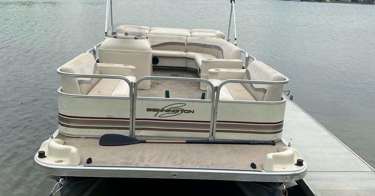 1999 Bennington pontoon 20 ft for 4000 in Horton, MI For Sale & Free