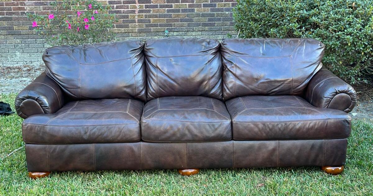Very good condition leather sofa and love seat for 800 in Savannah, GA