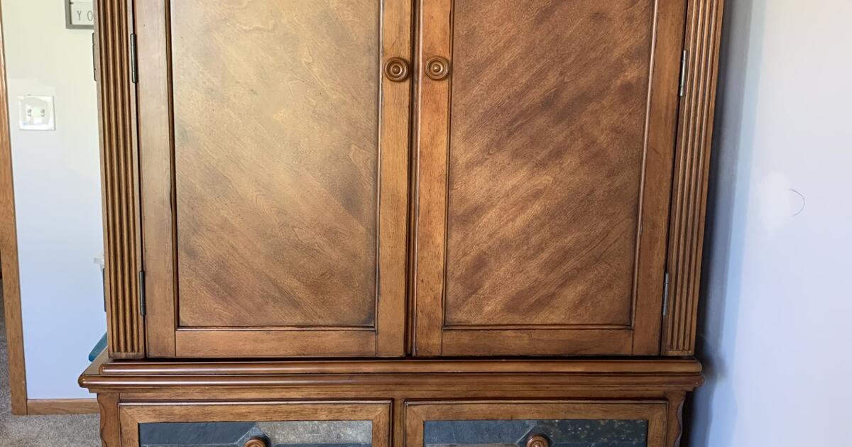 Matching Armoire (200), Dresser (200), 2 Nightstands (75 ea.), Queen