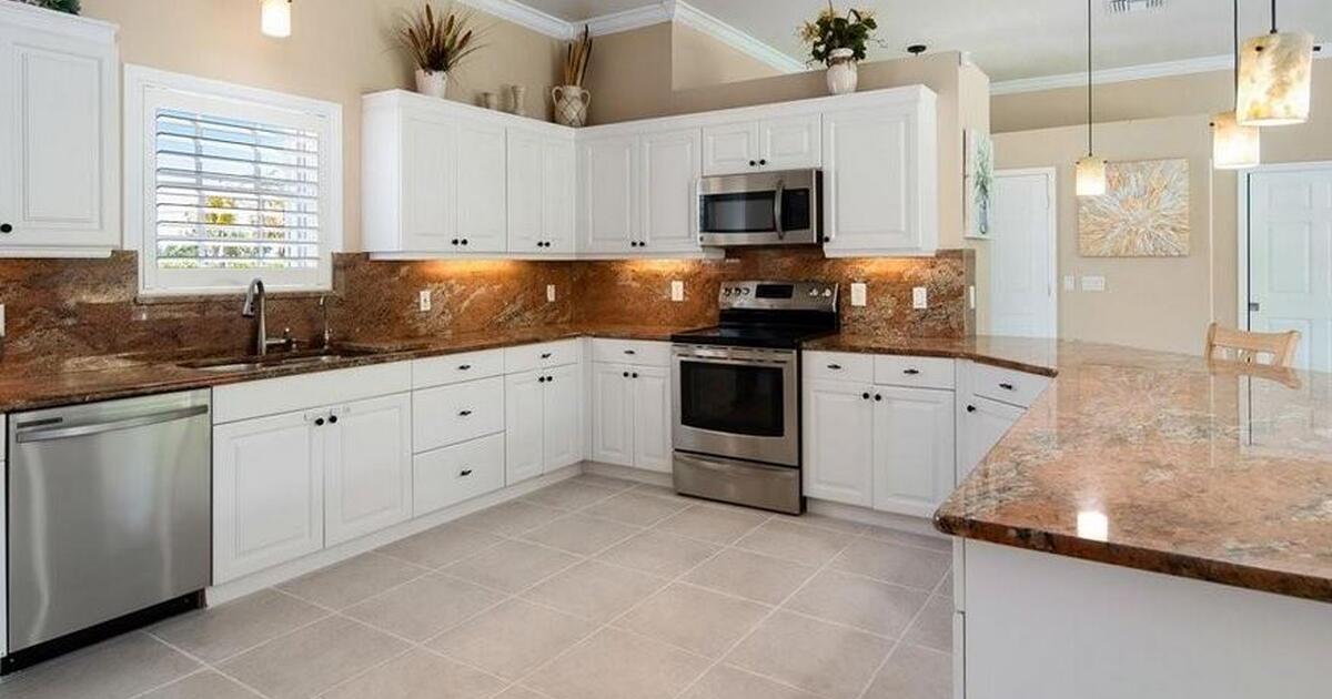 Kitchen Granite Countertops/Backsplashes, Microwave, Kitchen
