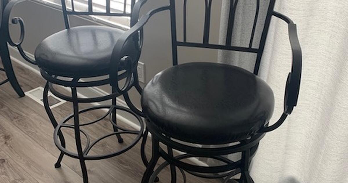 (2) Bar Height Bar stools for 100 in Myrtle Beach, SC For Sale