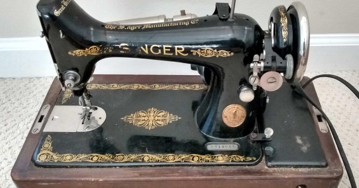 1922 Singer Sewing Machine for 105 in Hendersonville, NC For Sale