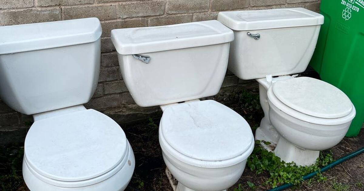 3 free round toilets for Free in Houston, TX For Sale & Free — Nextdoor