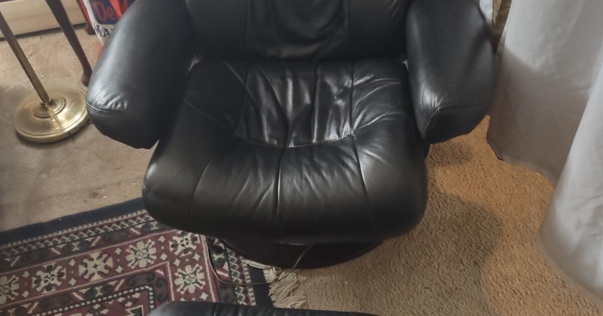 Leather Recliner for 140 in Manchester, NH For Sale & Free — Nextdoor