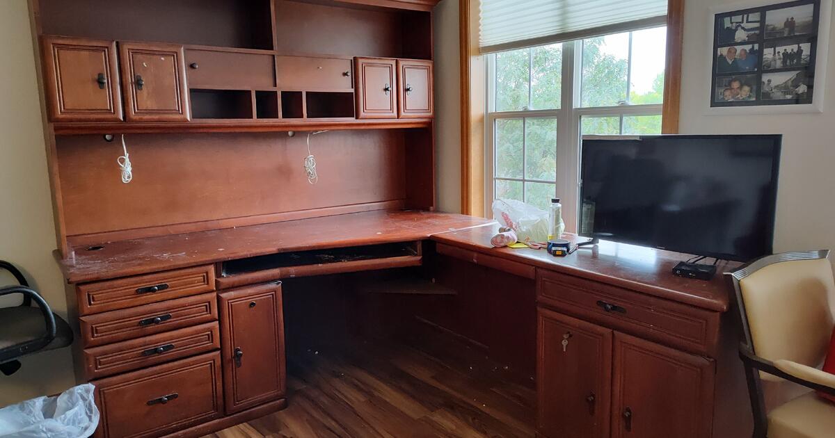 Large Executivetype Desk for 50 in Sioux Falls, SD Finds — Nextdoor