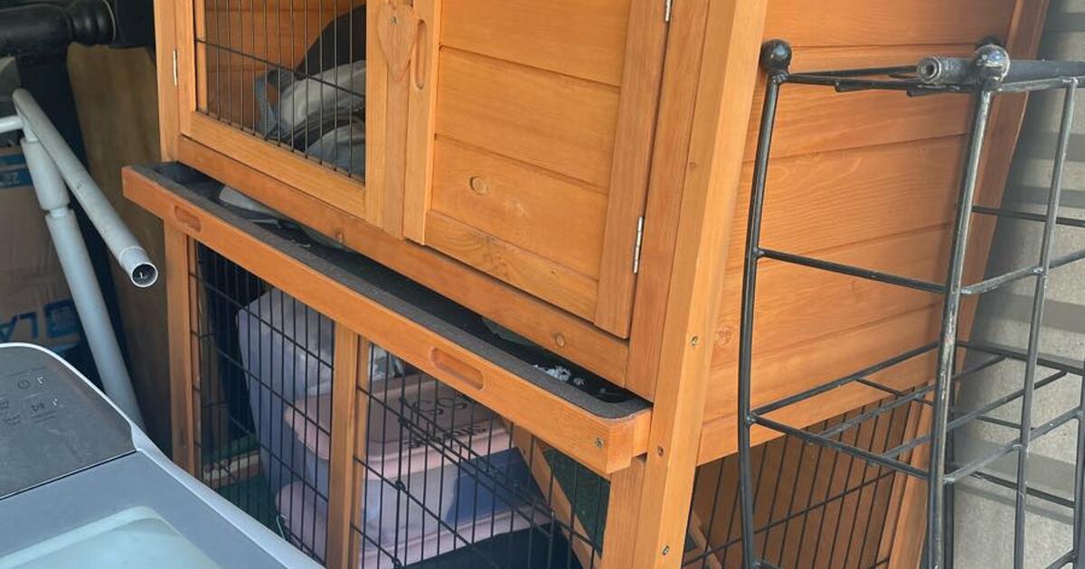 Rabbit cage and fake grass rugs for 120 in Magnolia, TX Finds — Nextdoor