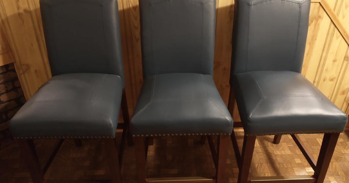 3 Blue Leather Counterheight Chairs for 50 in Huntley, IL Finds — Nextdoor