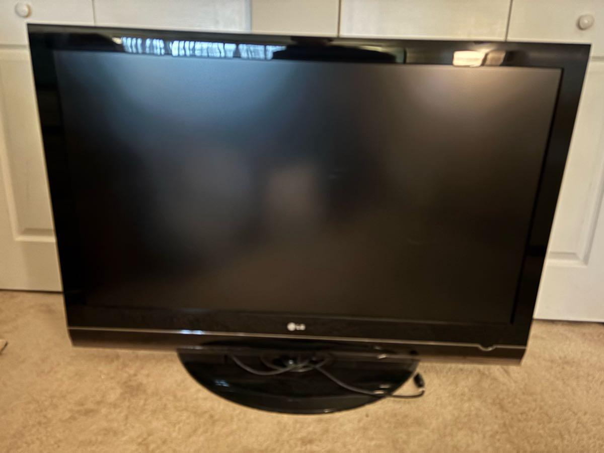LG Flat Screen TV for Free in Seven Fields, PA | For Sale & Free — Nextdoor