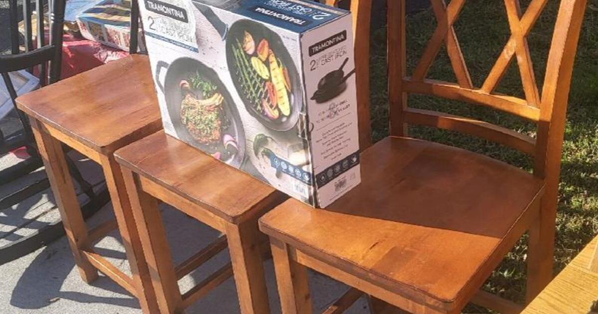 Bar Stools, Table With Chairs for 123456 in Farmingdale, NJ For Sale