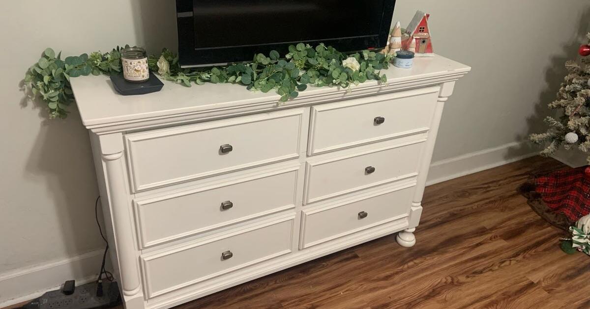 Five piece bedroom set for 650 in Tallahassee, FL For Sale & Free