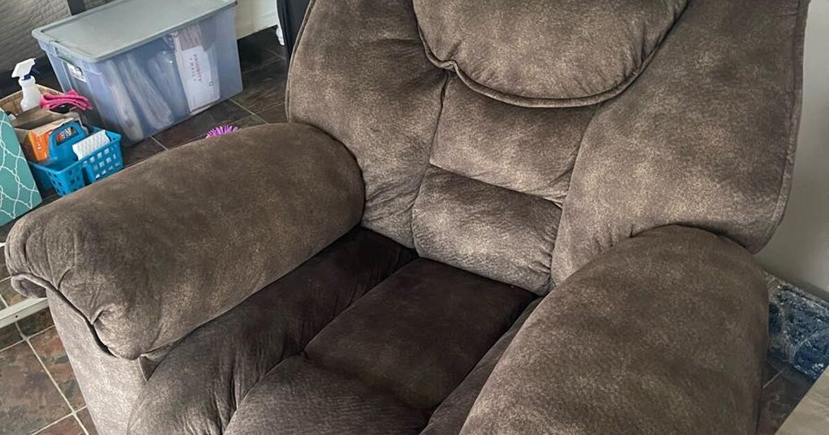 Ashley Furniture Recliner for 150 in Leesburg, FL For Sale & Free