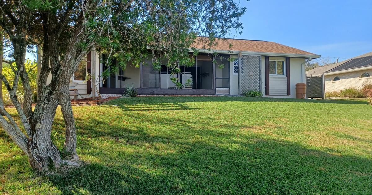 Salt canal Waterfront Csection house for rent 2300 for 2300 in Palm