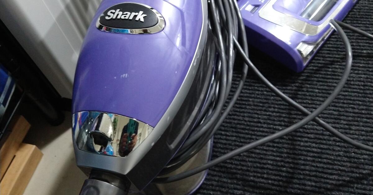 Shark Hv322 Rocket DeluxePro Ultra Light Upright Corded Stick Vacuum