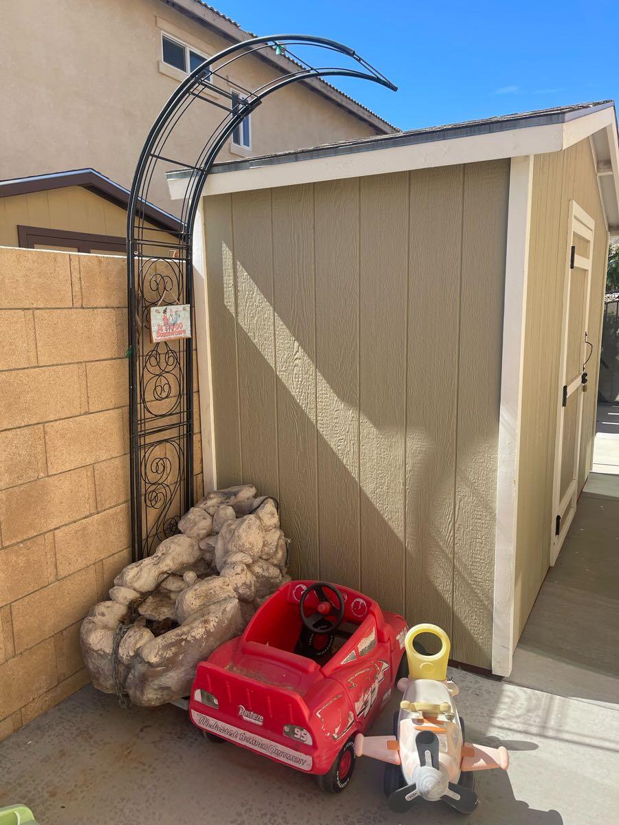 Community Yard Sale ‼️3255 east Avenue R‼️ for Free in Palmdale, CA