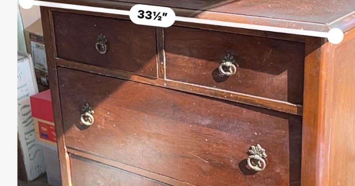 DresserPick up Fountain Valley 11am today for Free in Tustin, CA For