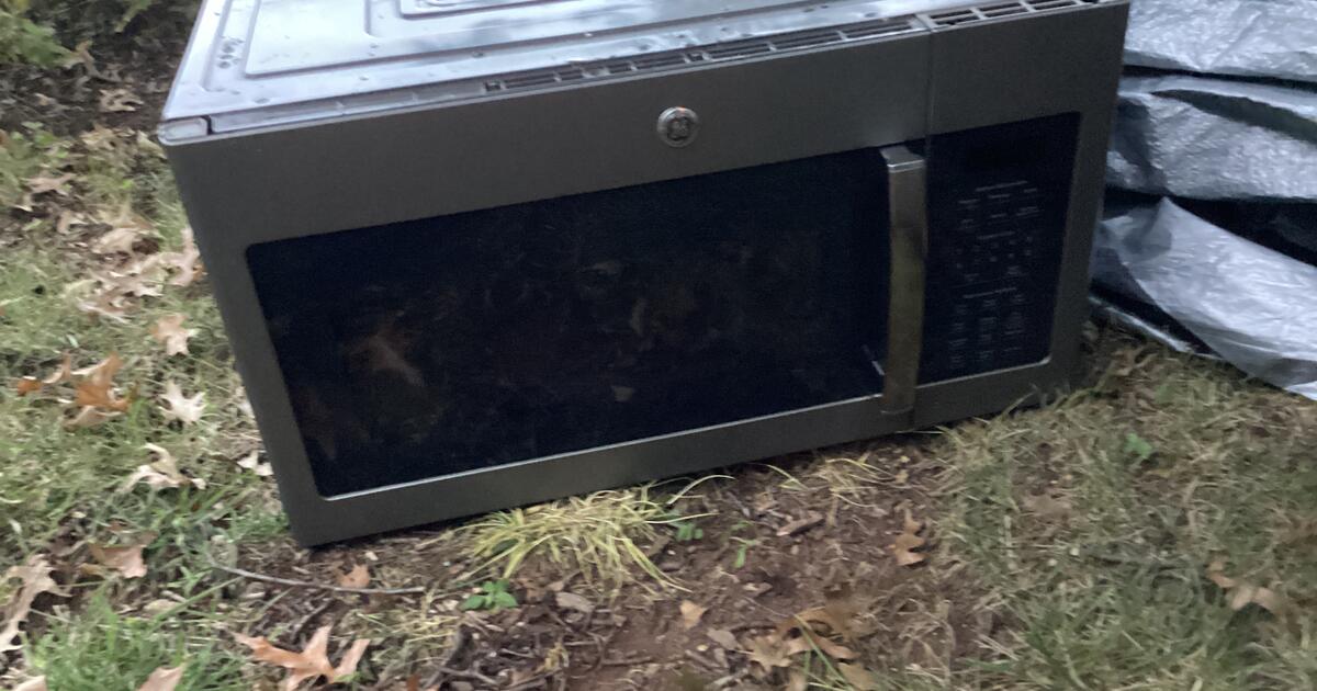 Oven, Dishwasher, and Microwave for pickup for 550 in Salem, VA For