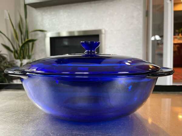 Anchor Hocking Cobalt Blue Glass 2 Quart Casserole Dish with Lid