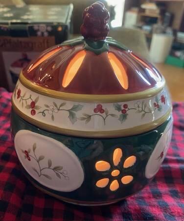 After Christmas sale: Pfaltzgraff winterberry tea light candle