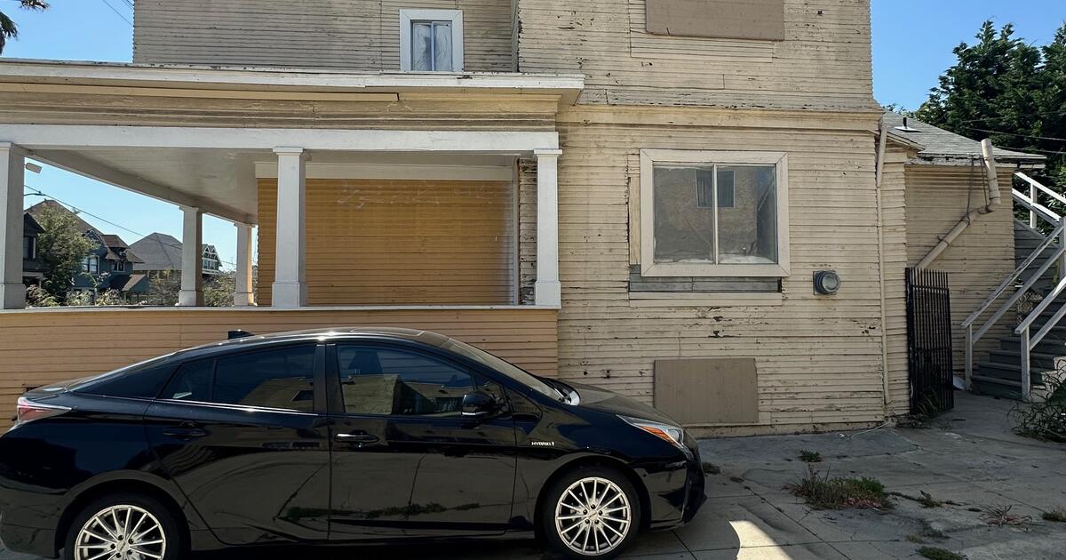 HOUSE FOR SALE AdamsNormandie for 950000 in Los Angeles, CA For