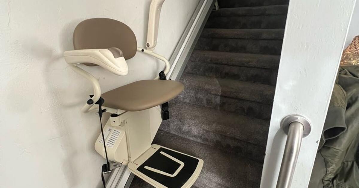 Harmar SL300 Stair Lift 13ft track for 1225 in Pittsburgh, PA For