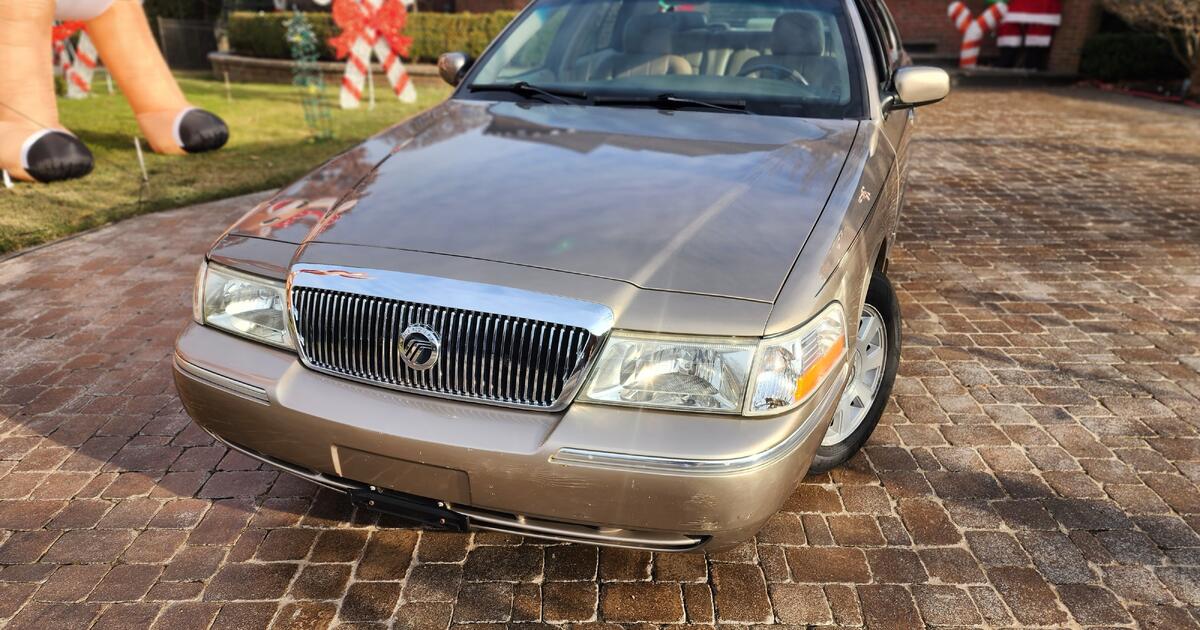 2003. Mercury Marquis Ls Premium for 5000 in Shelby Township, MI For