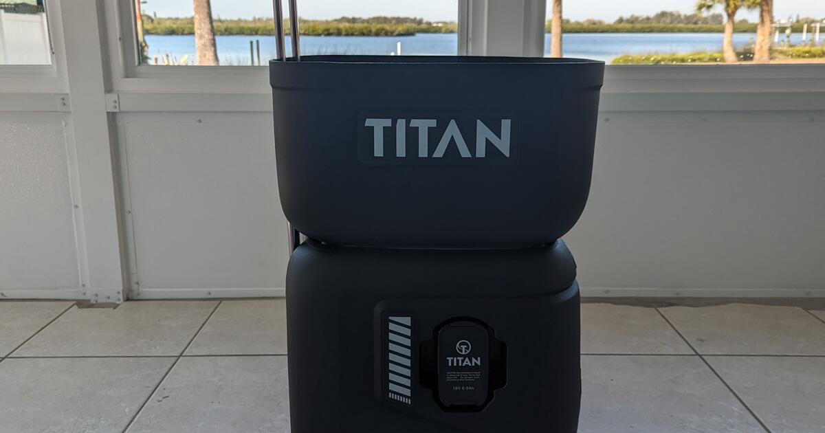 Titan Ace Pickleball machine. for 1700 in Ruskin, FL For