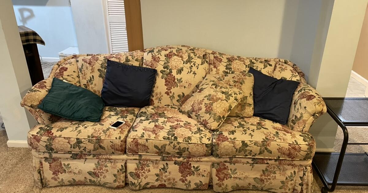 Couch good shape for 50 in Louisville, KY Finds — Nextdoor