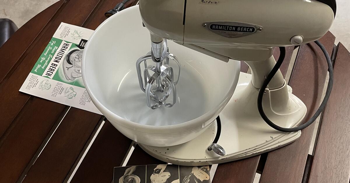 Vintage Hamilton Beach Model G 7FM StandHand Mixer with Bowls, Beater