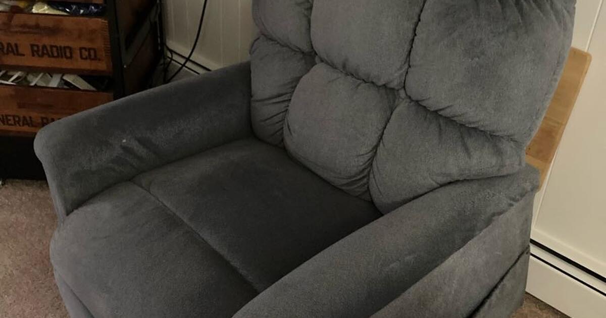 Power recliner chair for 500 in Acton, MA For Sale & Free — Nextdoor